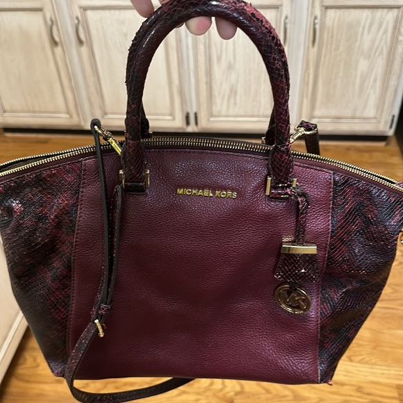 Michael Kors Pebble bag. - Picture 2 of 11